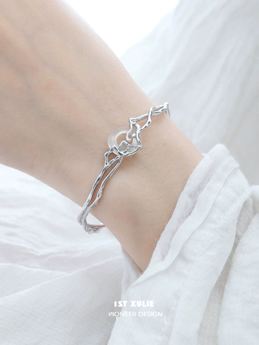 Stylish 1STXULIE Agate Silver Bracelet featuring a unique twisted design