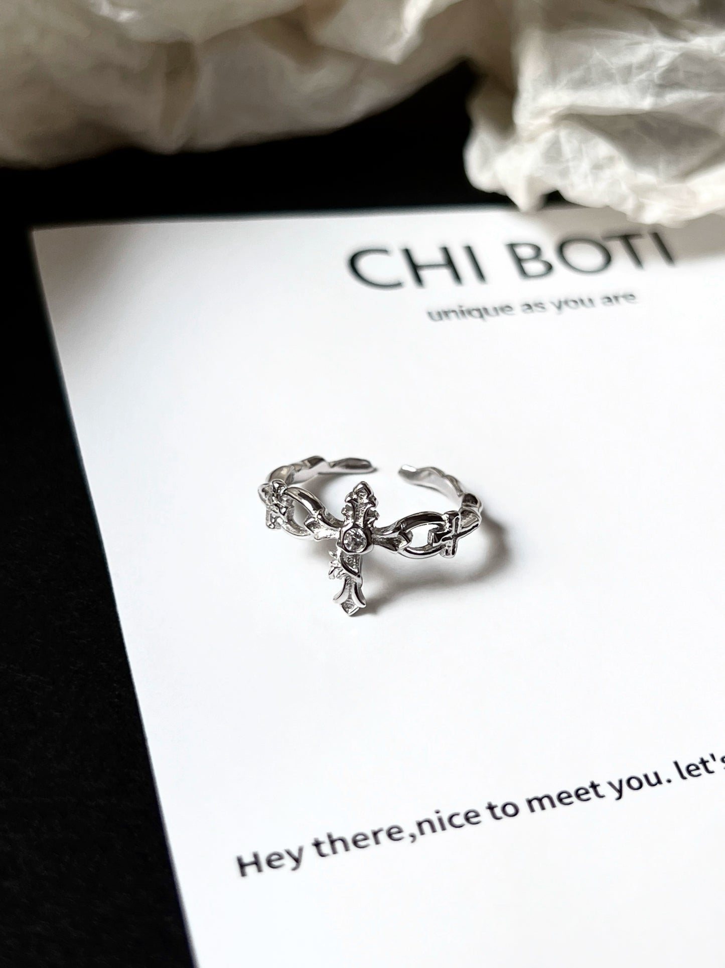 "Snow Iris" Cross Ring