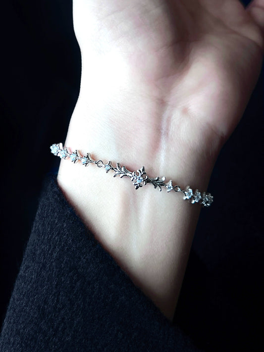 "Starry Night Iris" Zircon Bracelet