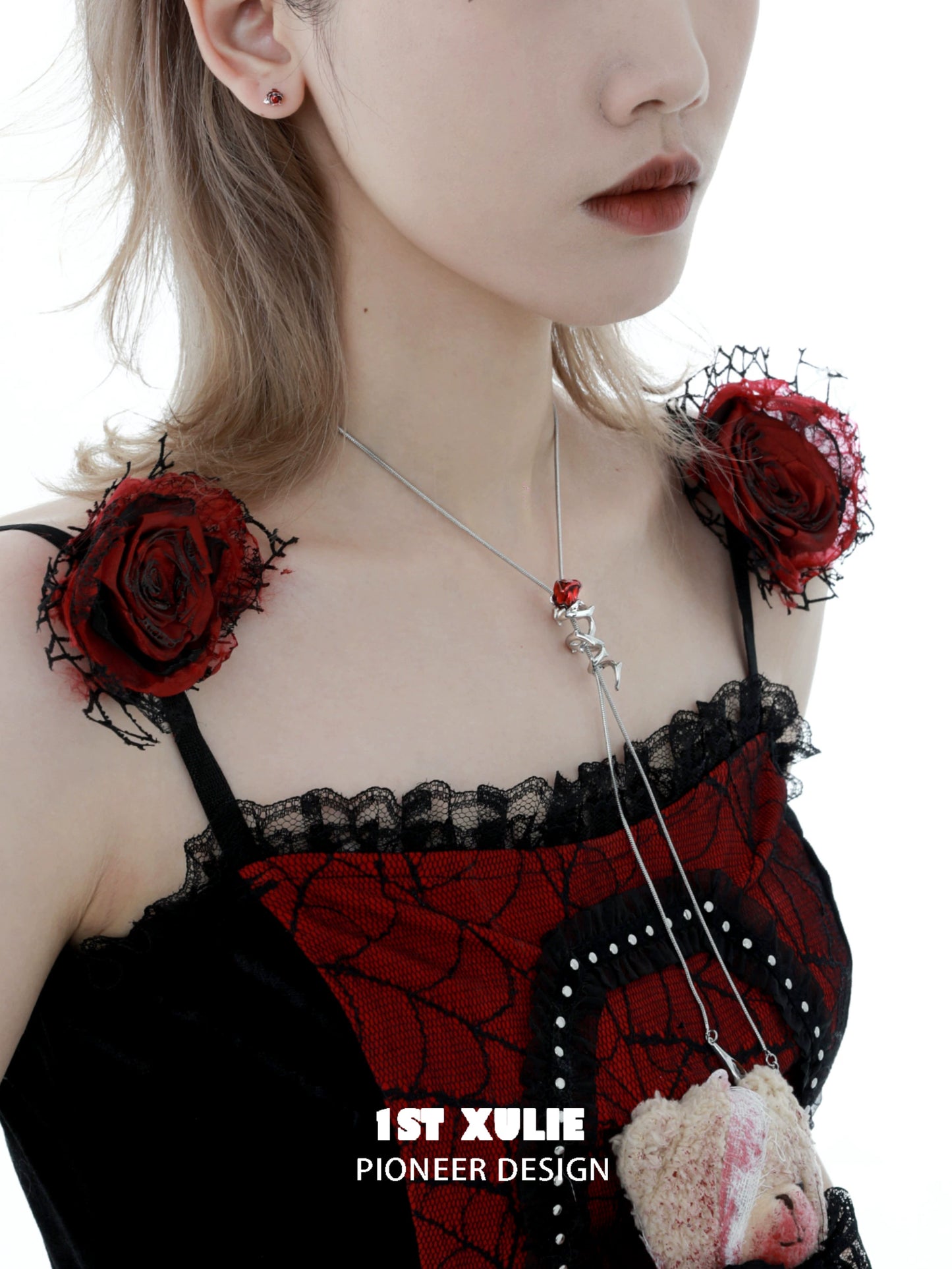 Scarlet Rose Pull Clavicle Chain