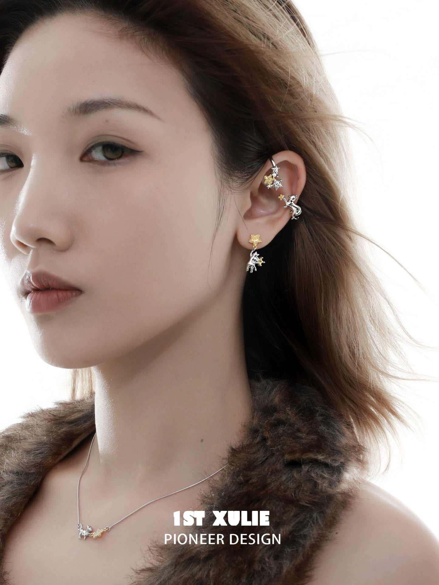 Starry Cat Paws Ear Clip