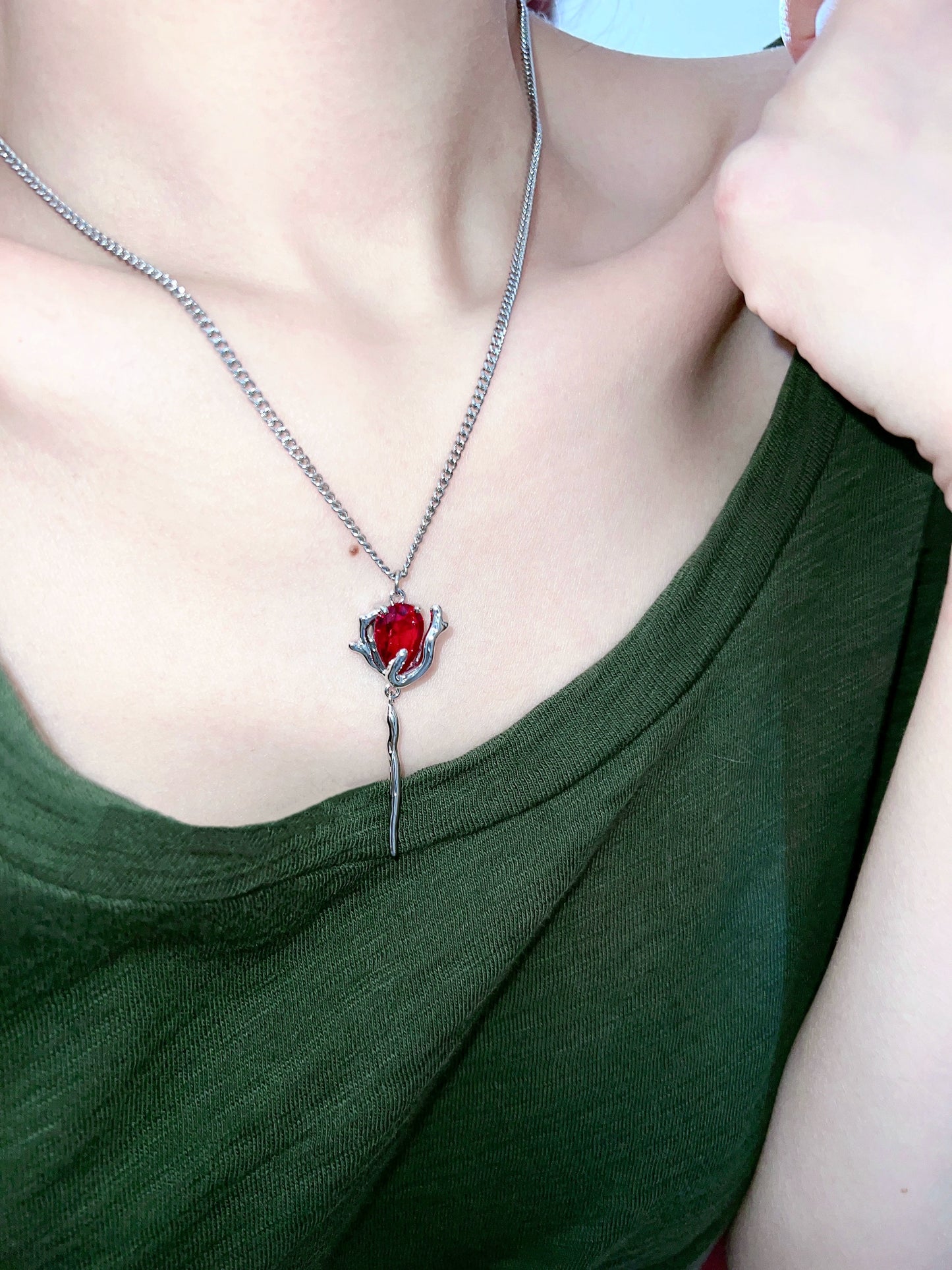"No Man's Land Rose" Cold Necklace