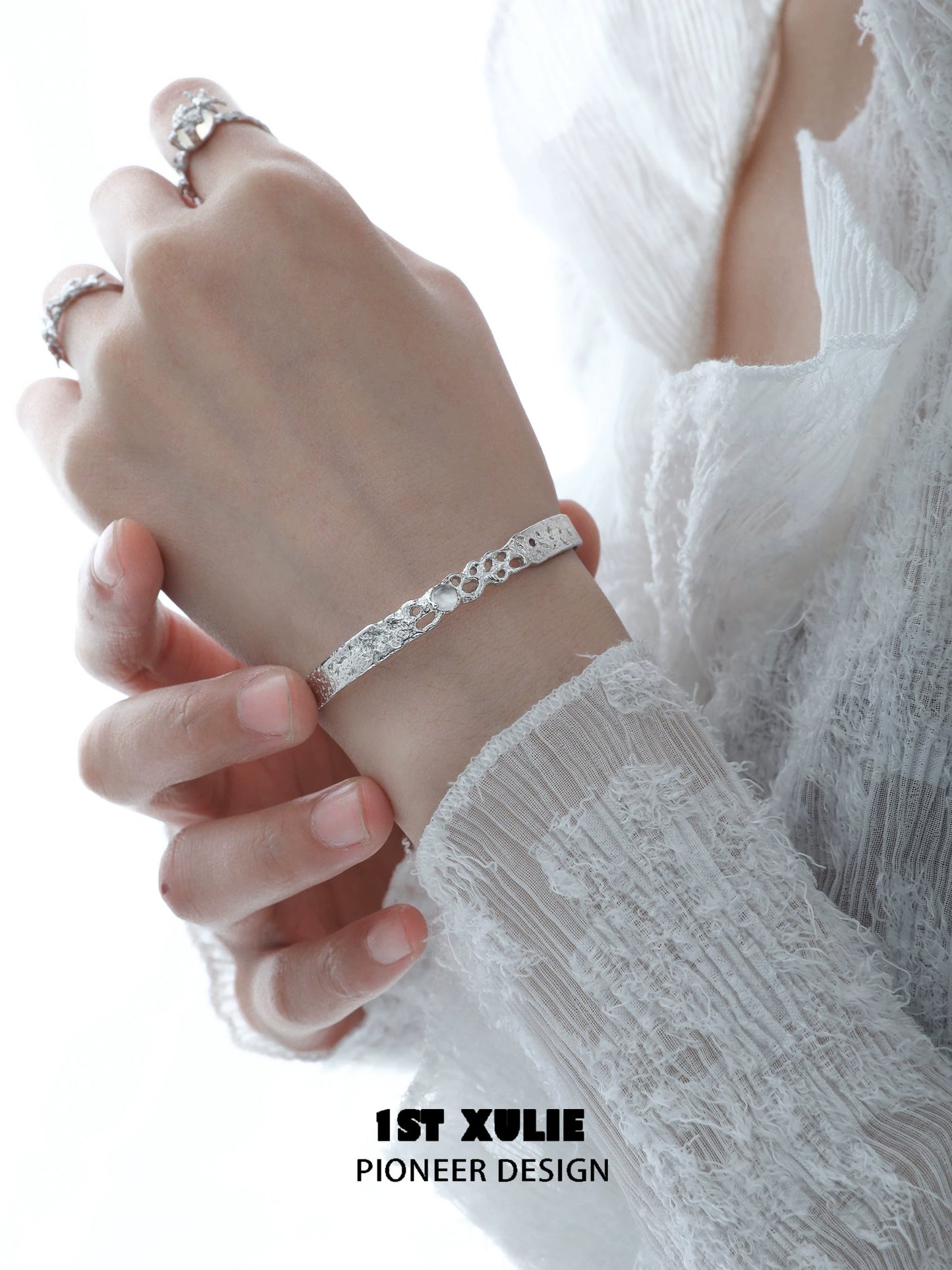 White Agate Minimal Bangle