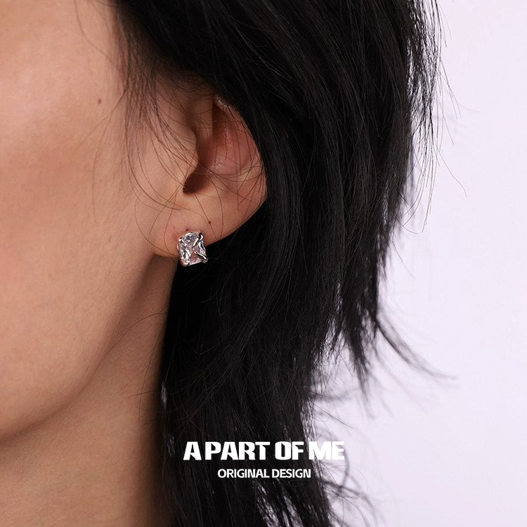 Ripping Claw Couple Earrings