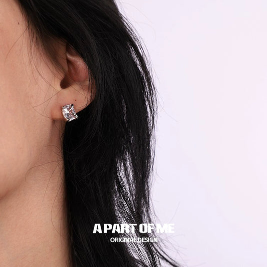 Ripping Claw Couple Earrings