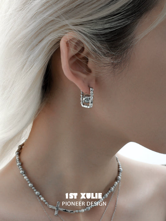 Cool Gray Pearl Starry Stud Earrings