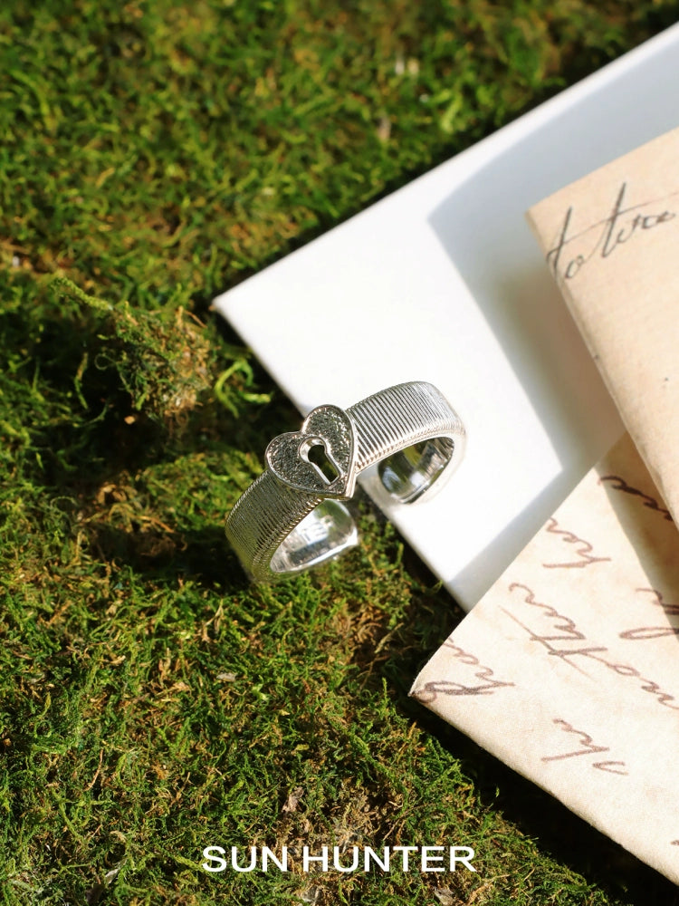 French Retro Lock Ring
