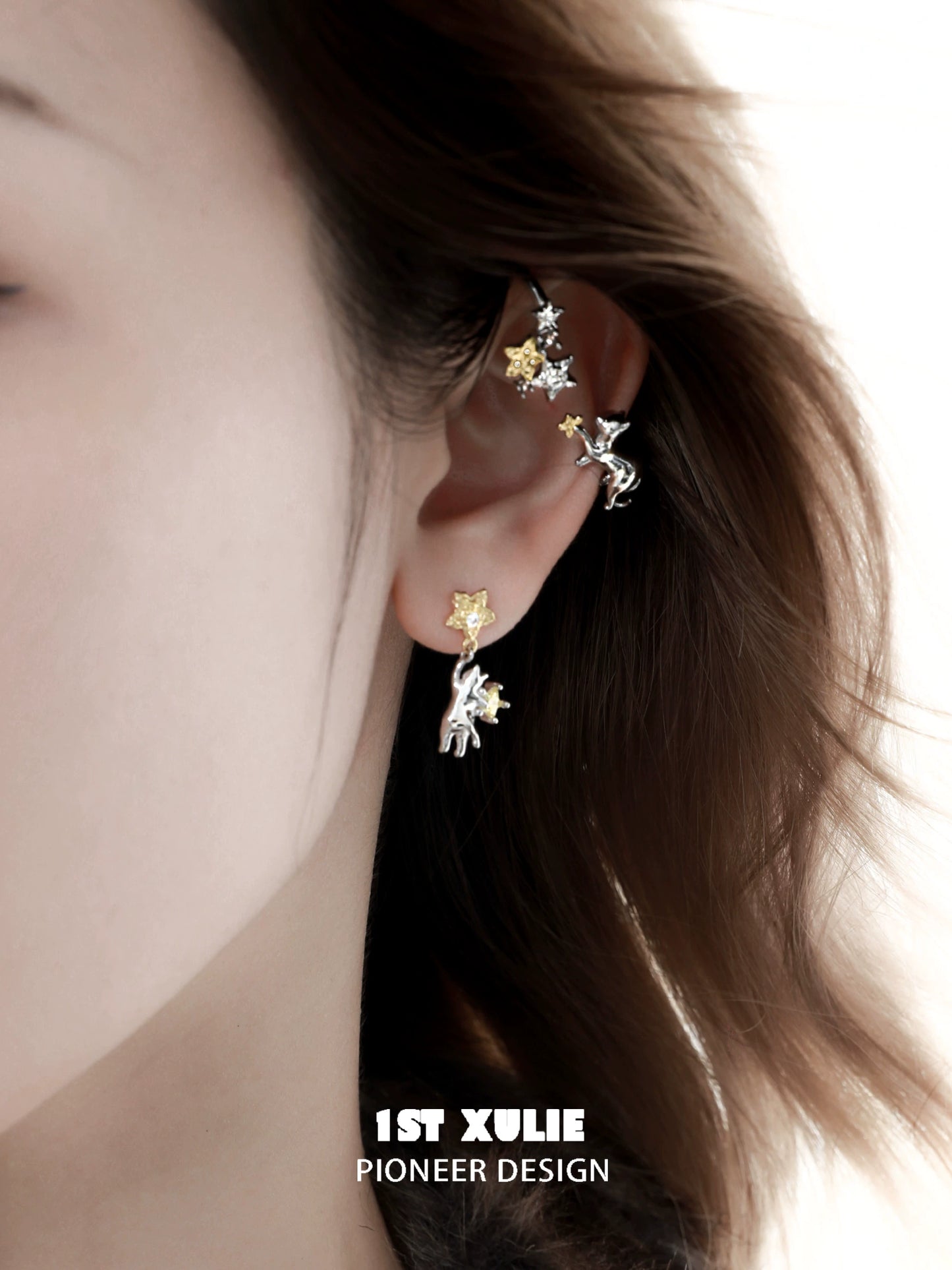 Starry Cat Paws Ear Clip