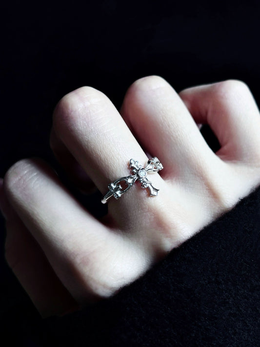 "Snow Iris" Cross Ring