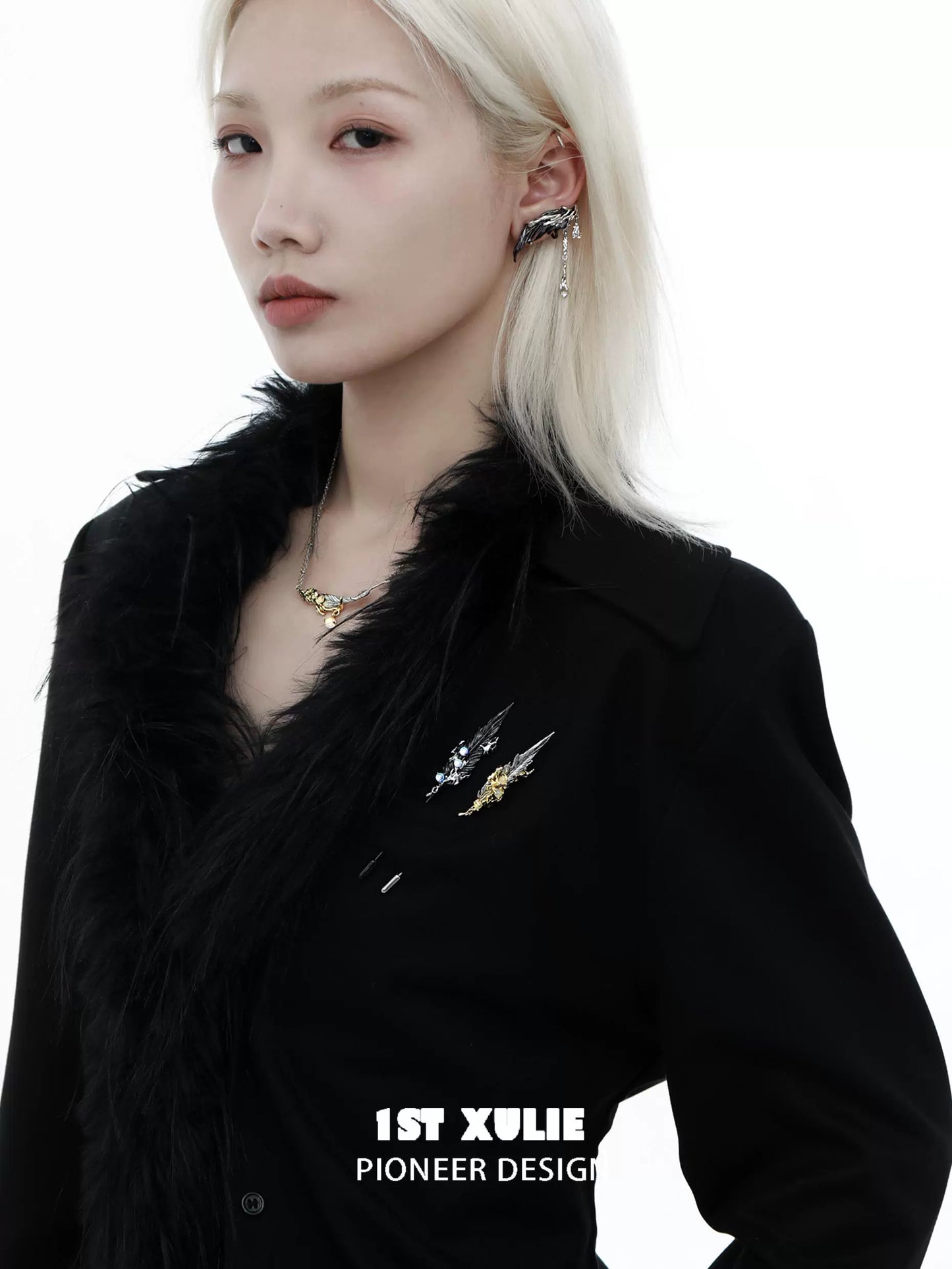 Elegant Frosted Feather Couple Brooch