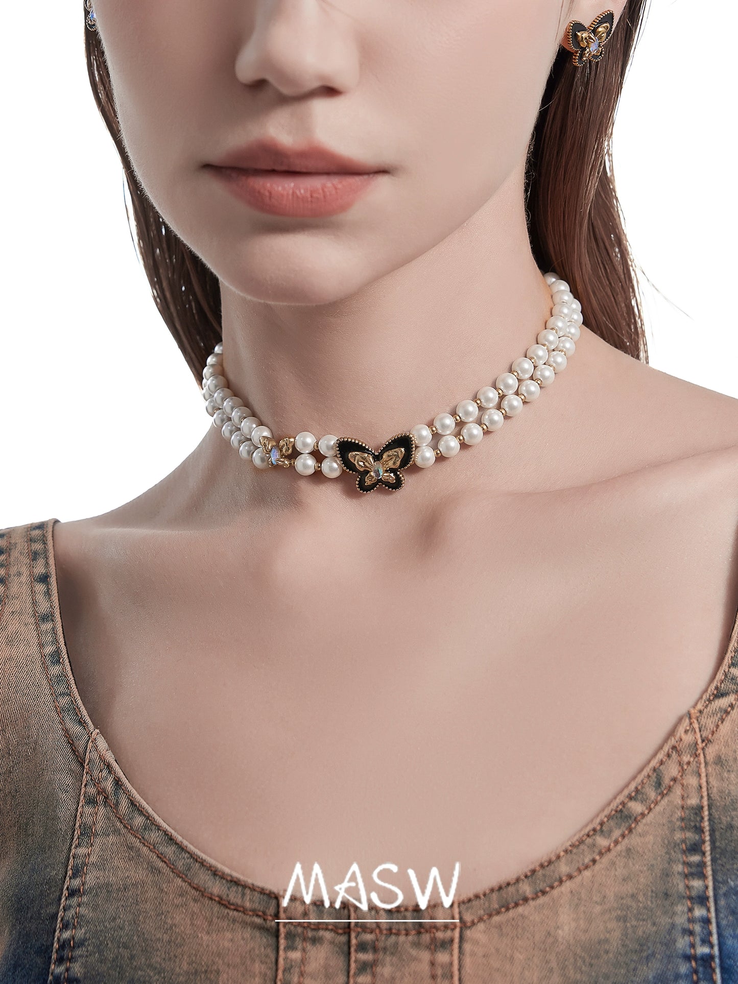 Retro Pearl Butterfly Choker