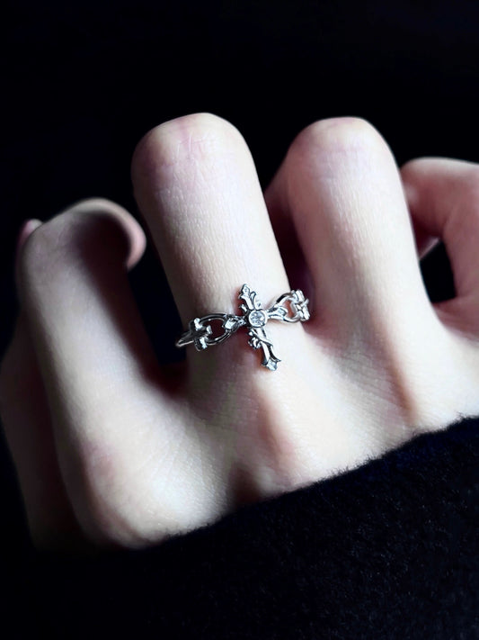 "Snow Iris" Cross Ring