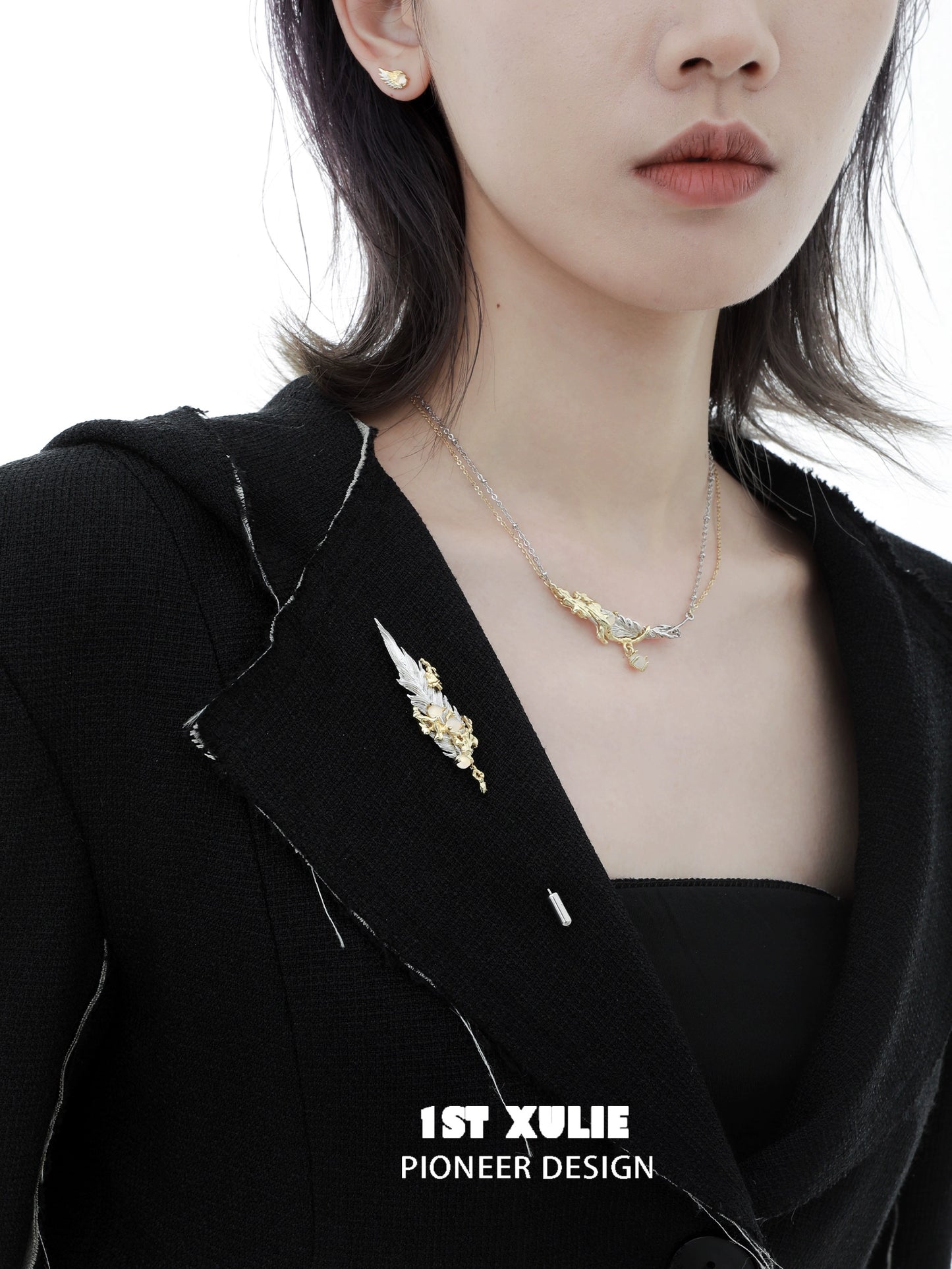 Elegant Frosted Feather Couple Brooch