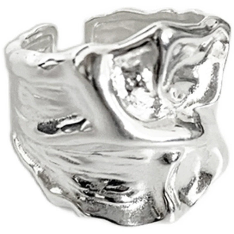 Lace pleated silver ring with a textured design for a unique and elegant accessory