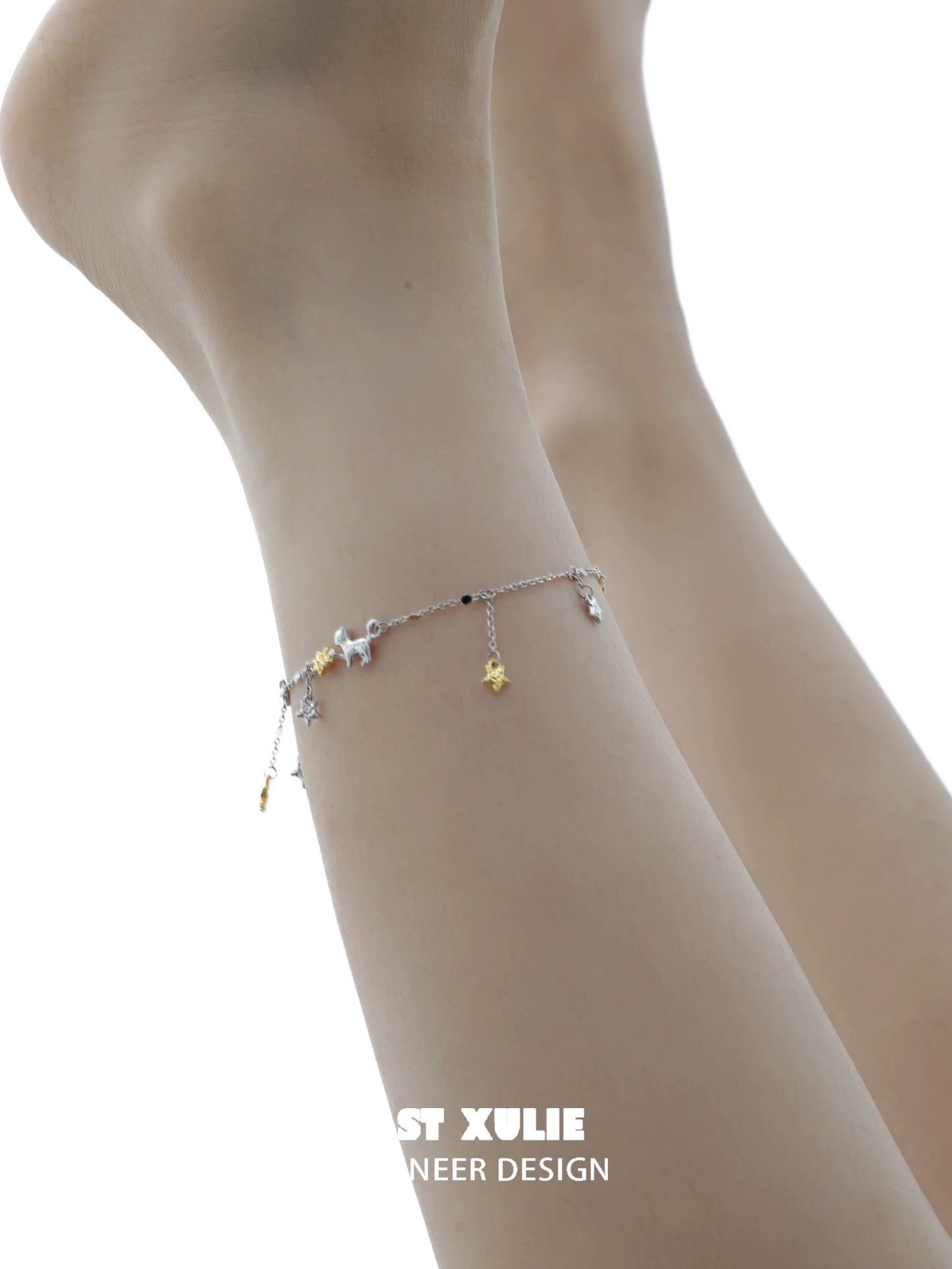Elegant star picking cat silver anklet featuring charms and delicate chain for a stylish look
