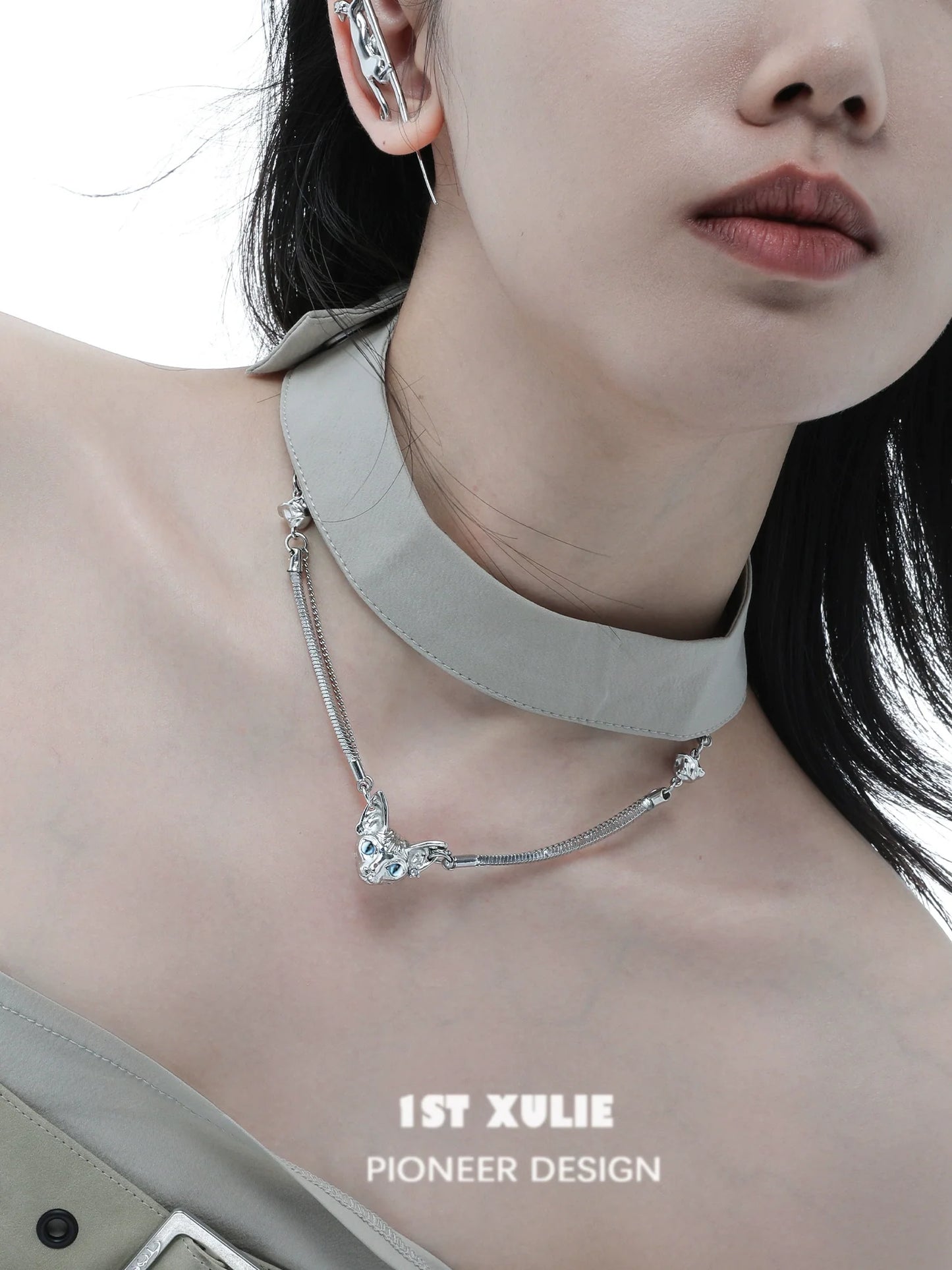 Stylish cat clavicle necklace from 1ST XULIE featuring an elegant heart design and sleek silver chain