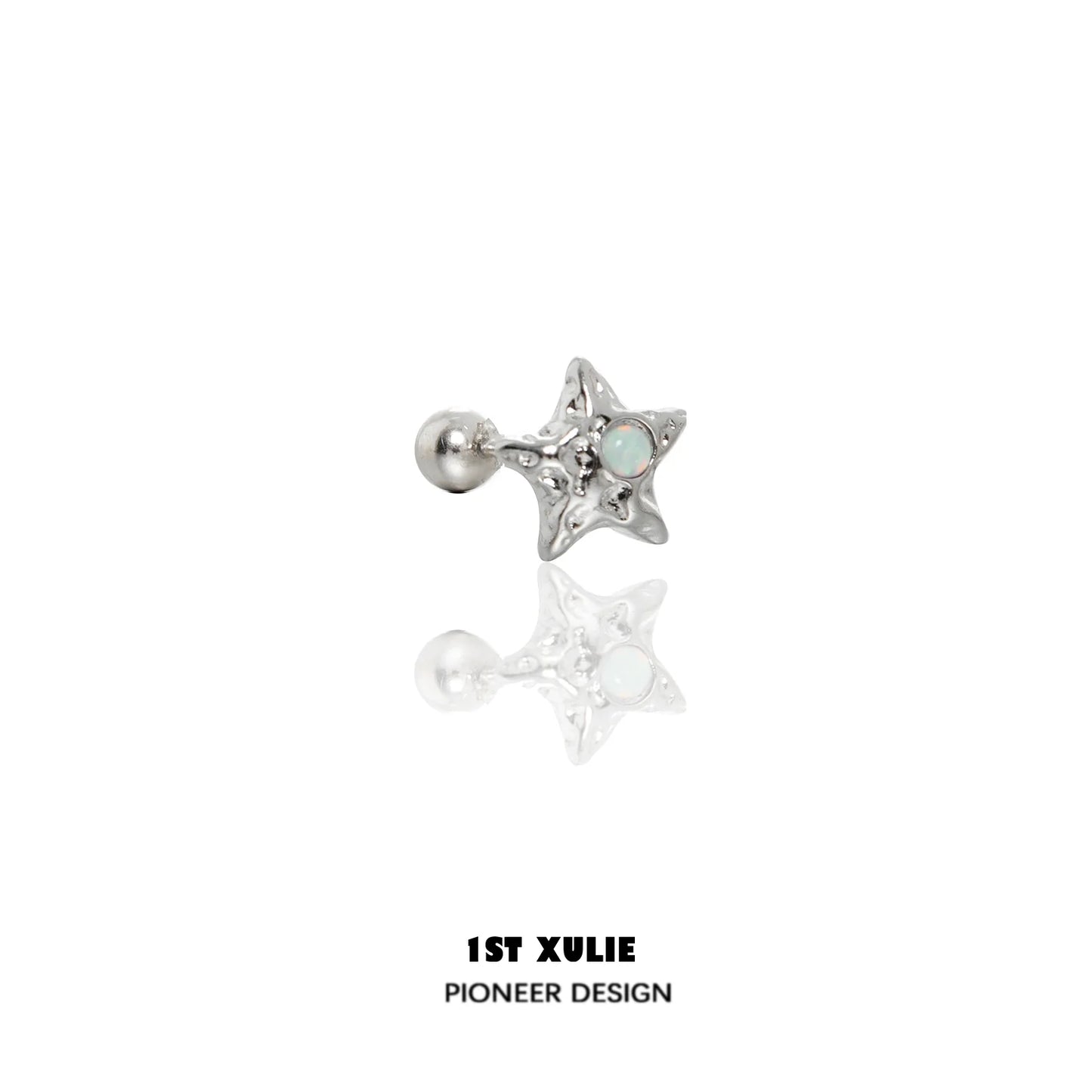 1STXULIE Cosmic moon and star earrings in silver with an opal detail for a celestial look