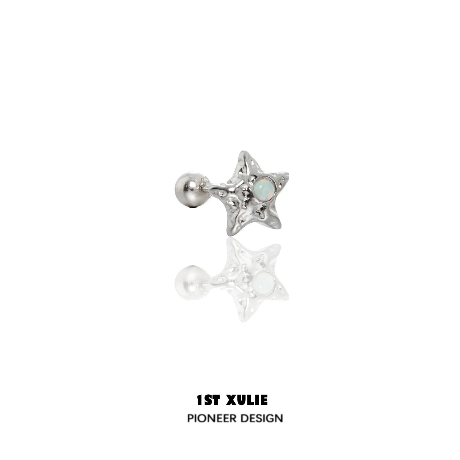 1STXULIE Cosmic moon and star earrings in silver with an opal detail for a celestial look