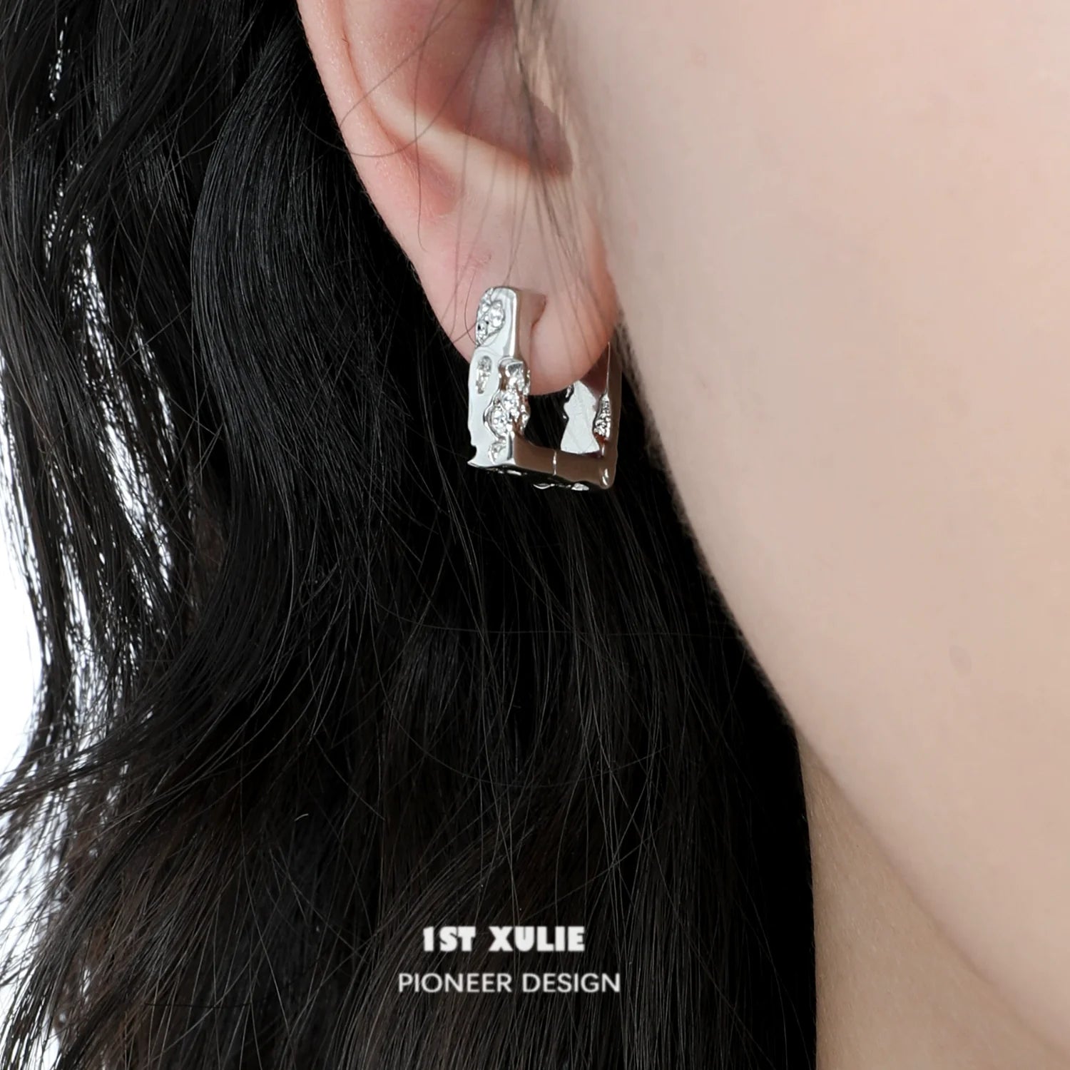 Frosted geometric earrings in silver with a unique modern design for stylish wear