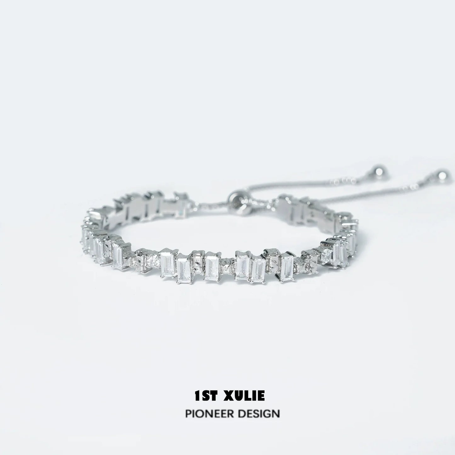 1ST XULIE Iceland zircon star bracelet in silver with a chic and elegant design