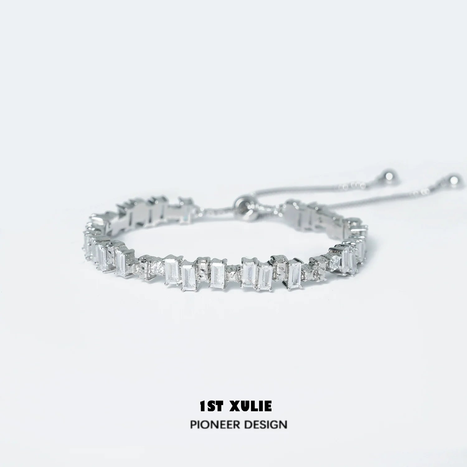 1ST XULIE Iceland zircon star bracelet in silver with a chic and elegant design