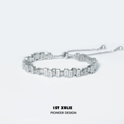 1ST XULIE Iceland zircon star bracelet in silver with a chic and elegant design