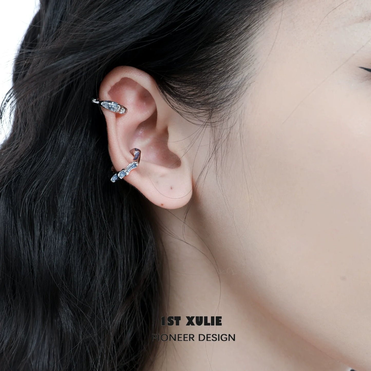 Elegant Icelandic snowfall earrings with sparkling stones for a chic look