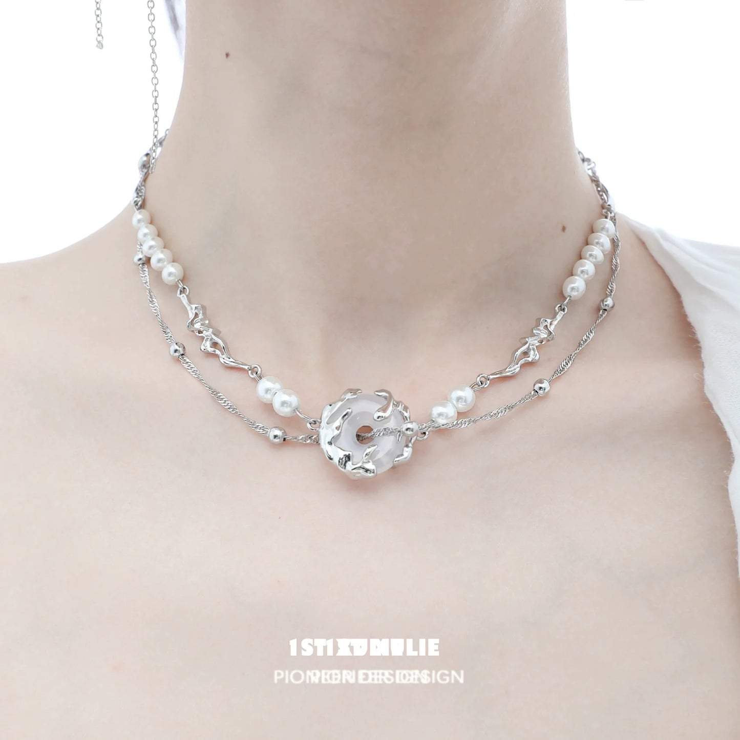 1STXULIE punk pearl choker necklace featuring layered silver chains and elegant pearls