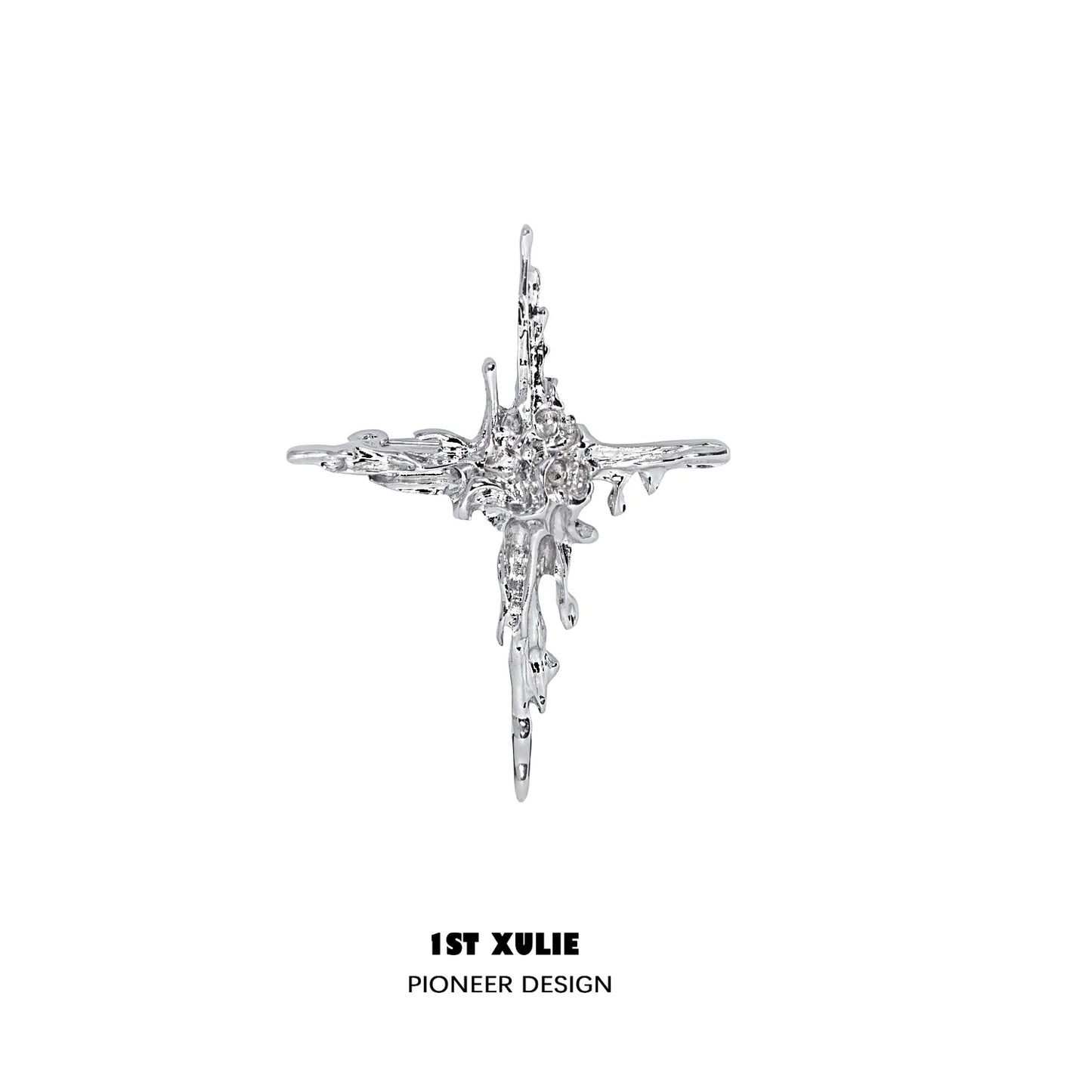 Elegant starry silver brooch with intricate design, perfect for adding a touch of shimmer to any outfit