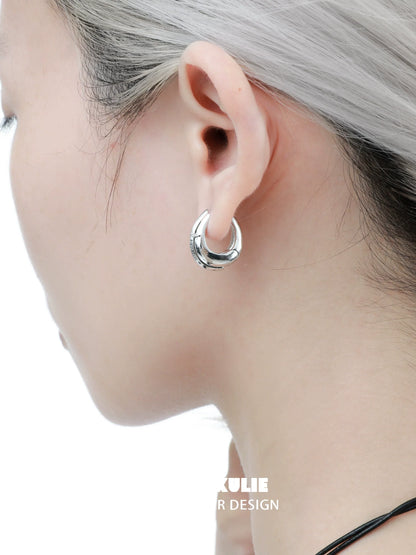 Elegant 1STXULIE urban edge hoop earrings showcasing a sleek and modern design on a model's ear