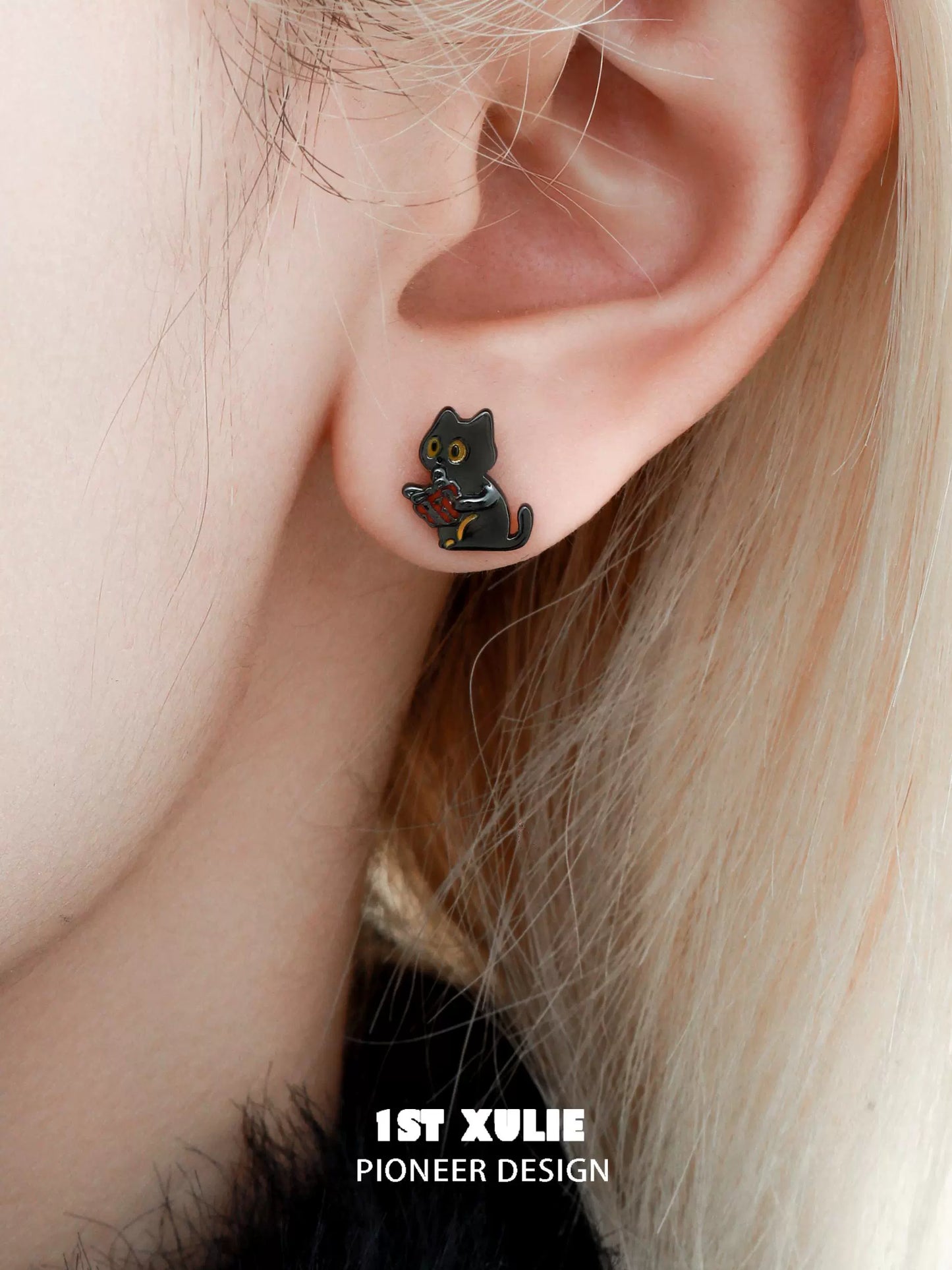 Y2K black cat earrings featuring a cute cat design, perfect for stylish accessorizing