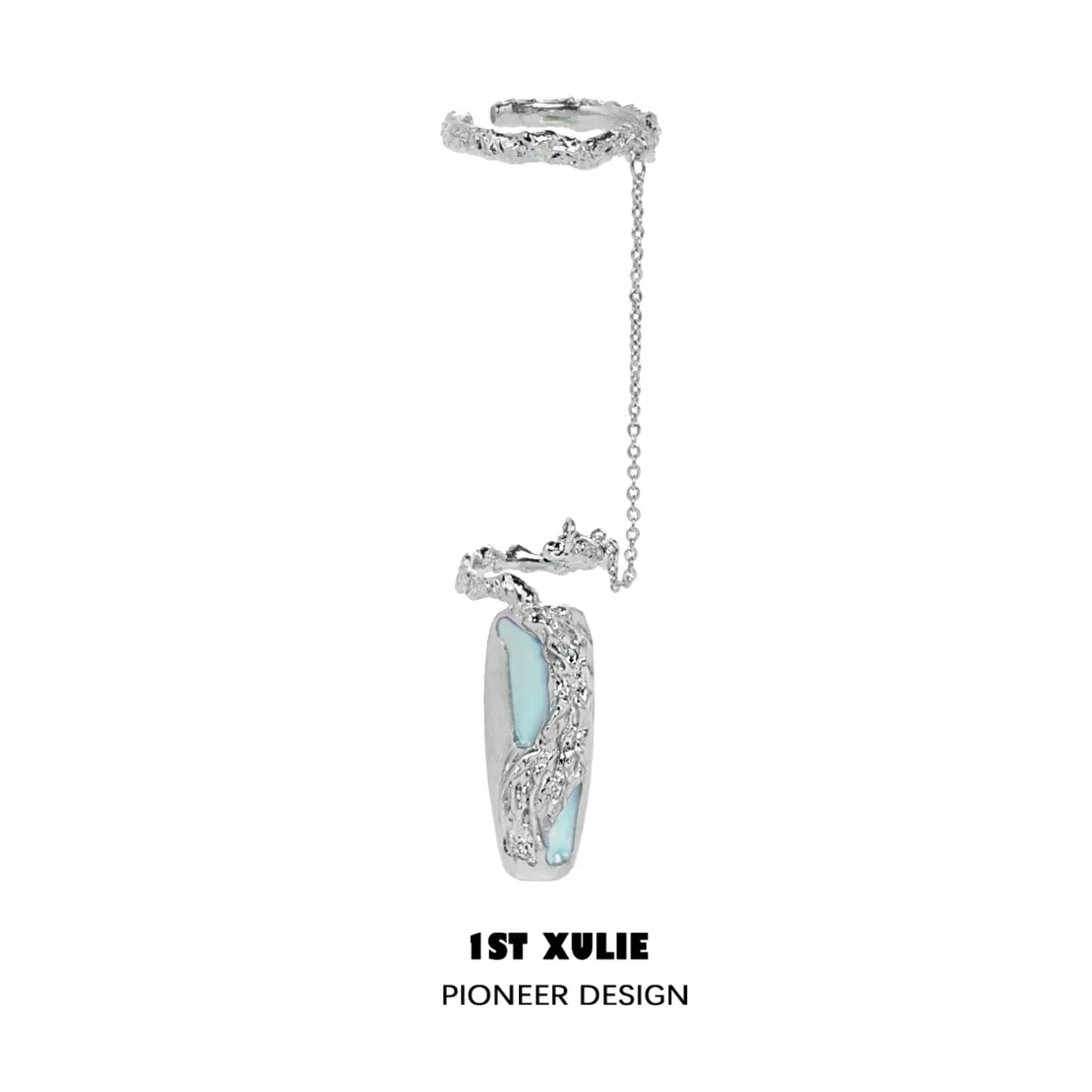 Silver Y2K fairy nail chain ring featuring intricate design and unique aesthetic