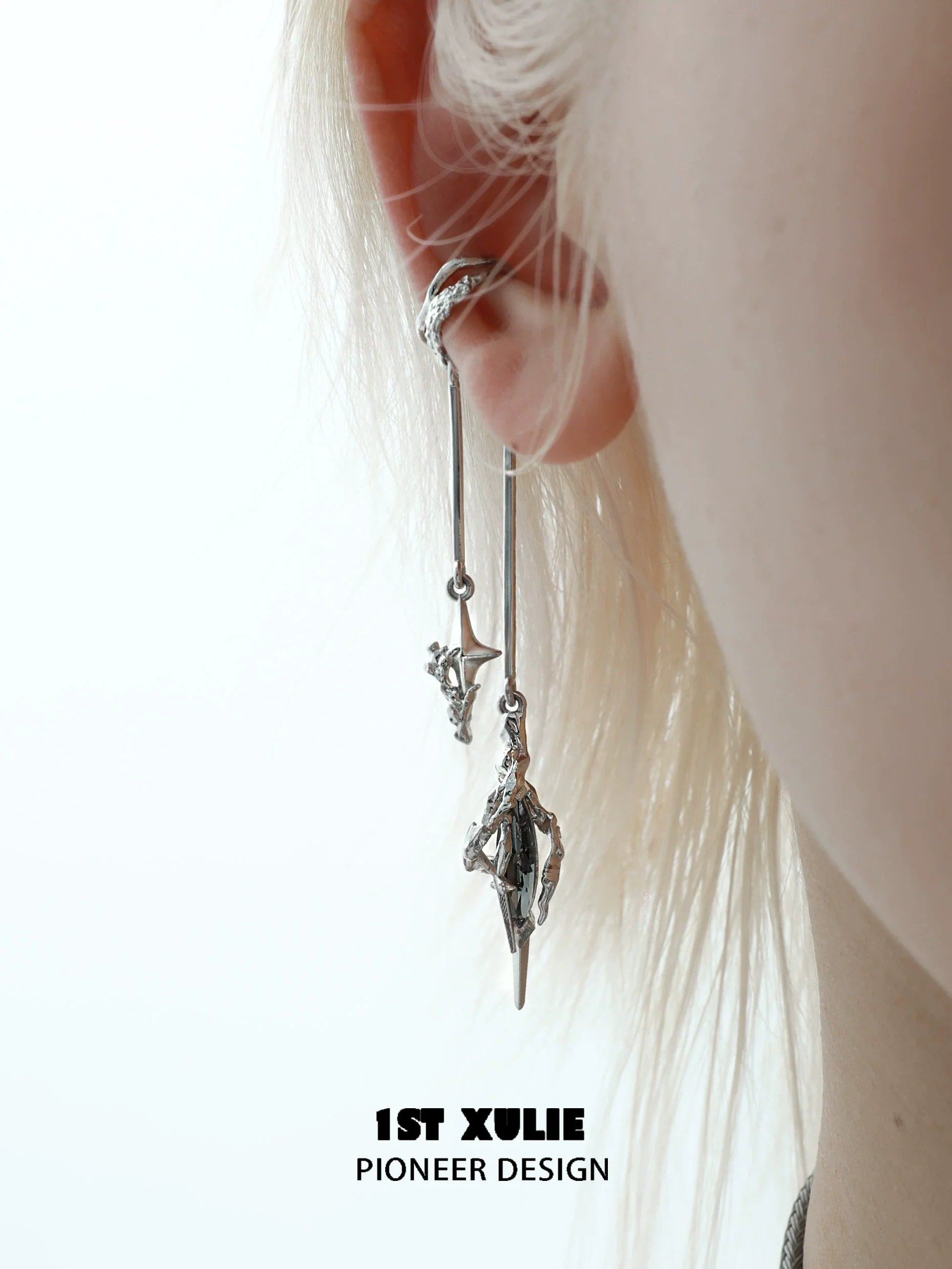 Stylish 1STXULIE Y2K fantasy earrings featuring unique charms and a modern design
