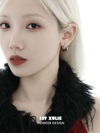 Model wearing Y2K feather earrings featuring vibrant colors and a trendy design