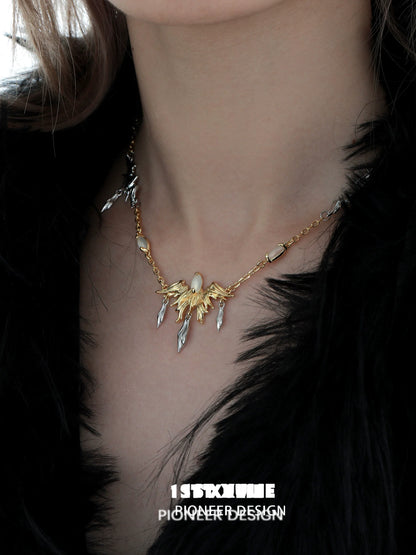 Y2K feather necklace featuring gold and silver accents for a trendy look