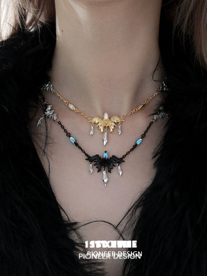 Y2K feather necklace in gold and black featuring sparkling pendant charms for a trendy look