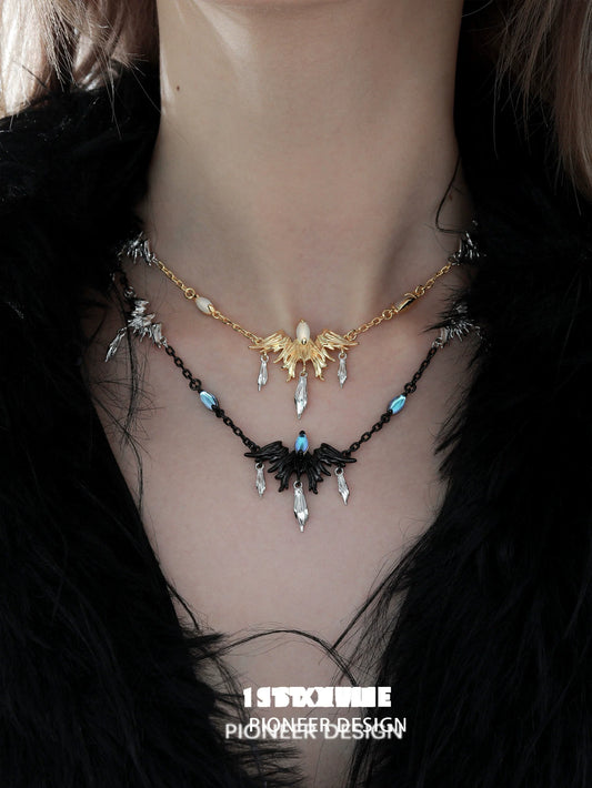 Y2K feather necklace in gold and black featuring sparkling pendant charms for a trendy look