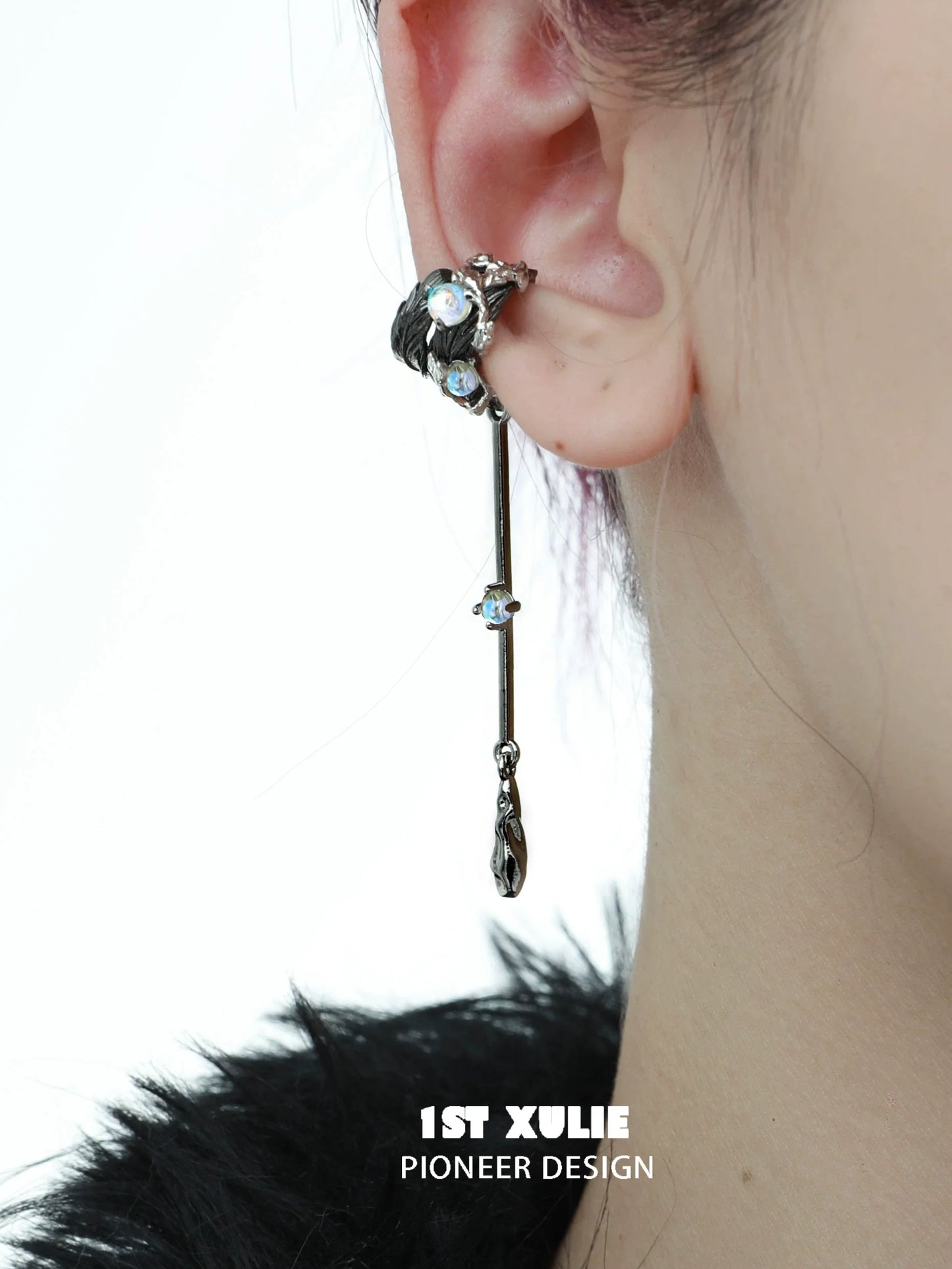 1STXULIE Y2K feather tassel ear clip with sparkling embellishments for a trendy look