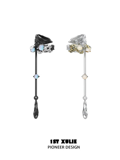 Y2K feather tassel ear clip in silver and black with elegant gemstone accents for trendy accessories