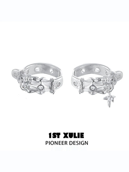 1STXULIE Y2K frozen breeze ear clips featuring detailed design and sparkling accents for trendy style