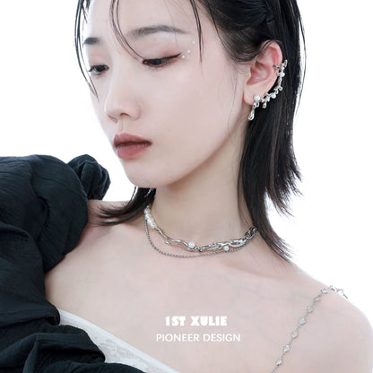 Elegant Y2K pearl choker necklace styled on a model, showcasing modern vintage fashion