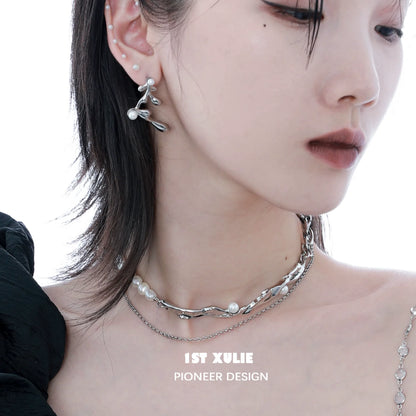 Y2K pearl choker necklace with unique design, worn by a model showcasing its stylish look