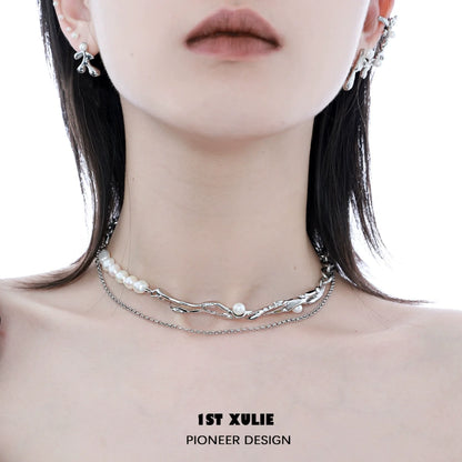 Y2K pearl choker necklace featuring delicate pearls and a unique design for modern fashion enthusiasts