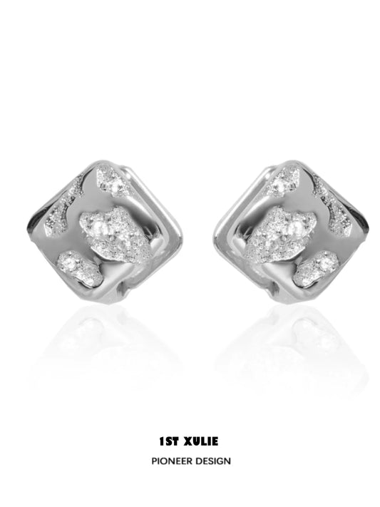 Stylish 1STXULIE Y2K textured earrings featuring a unique, modern design perfect for fashion-forward looks.