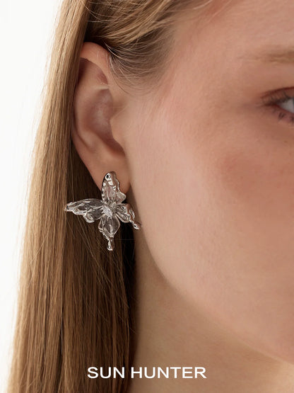 Stylish SUN HUNTER 3D butterfly earrings in clear design, perfect for adding elegance to any outfit.