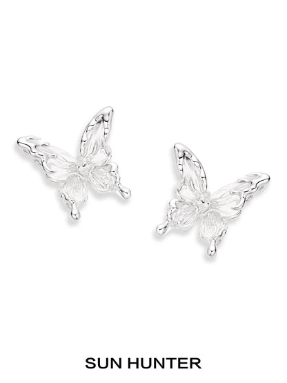 Elegant SUN HUNTER 3D butterfly earrings in silver for a stylish and whimsical look