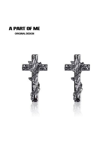 Textured Rattan Cross Earrings