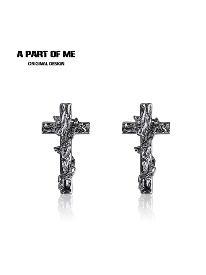 Textured Rattan Cross Earrings