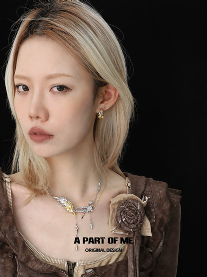 Eager Rose Feather Necklace