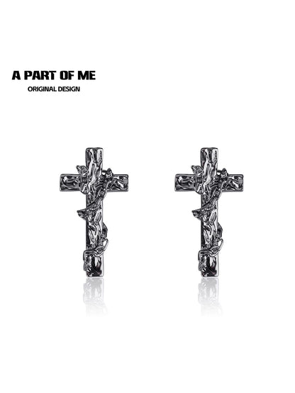 Textured Rattan Cross Earrings
